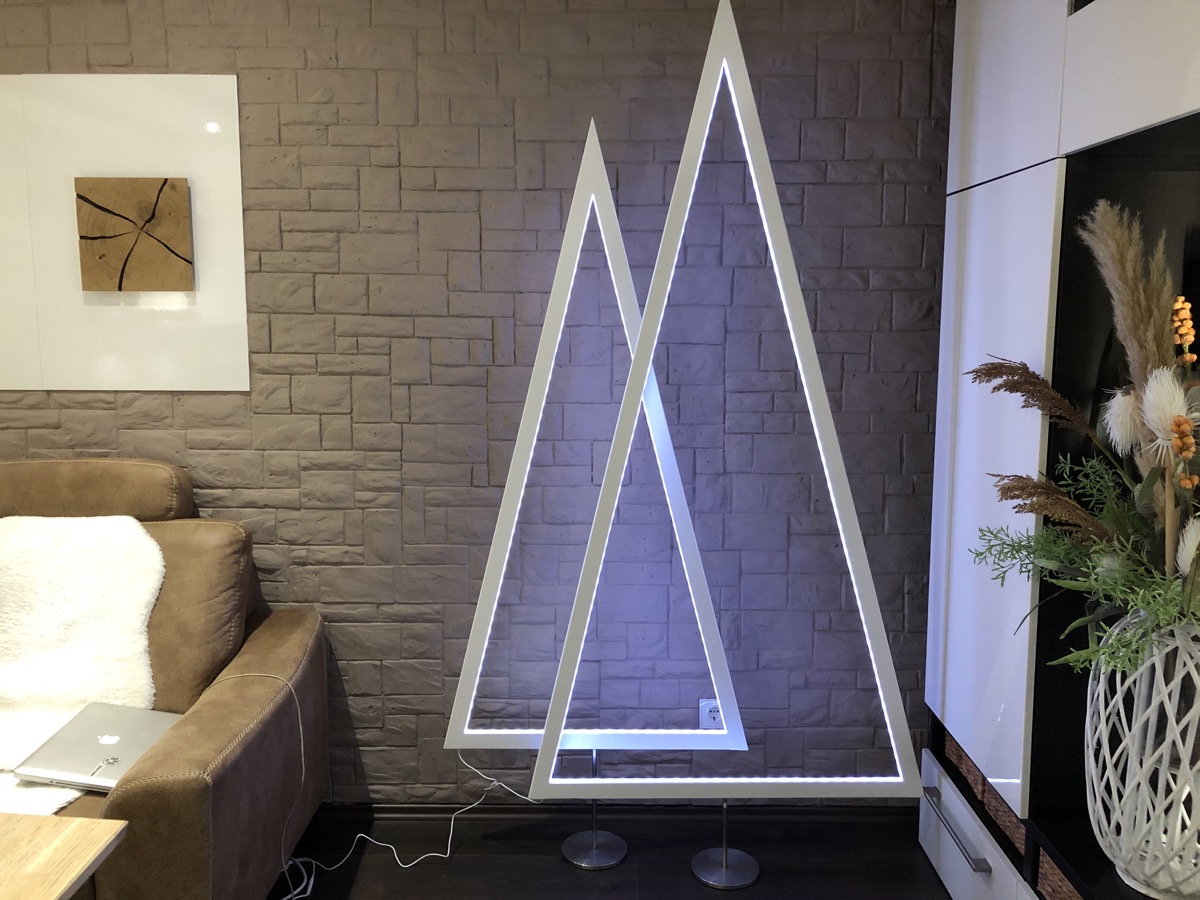 Hueblog: Show your Hue: This LED Christmas tree creates a festive atmosphere