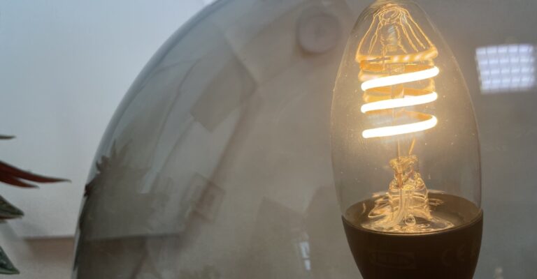 Hueblog: E14 Filament: Buy at Ikea or wait for Philips Hue?